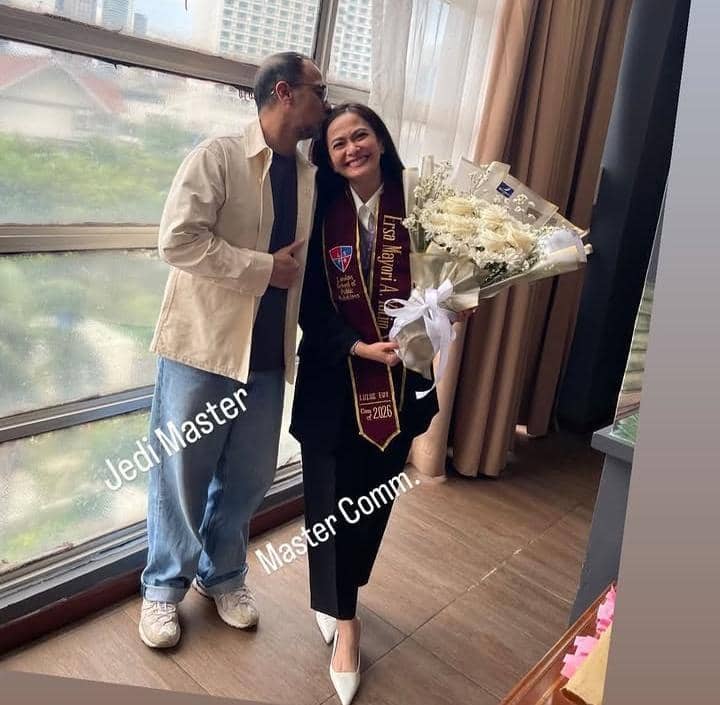 AA1Xe3Lp 9 potret Ersa Mayori lulus tesis, jadi master komunikasi