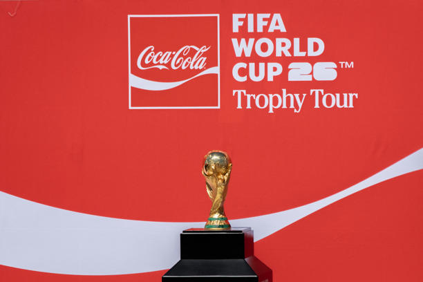 Trofeo de la Copa del Mundo en el Aeropuerto Internacional Felipe Ángeles, este viernes.