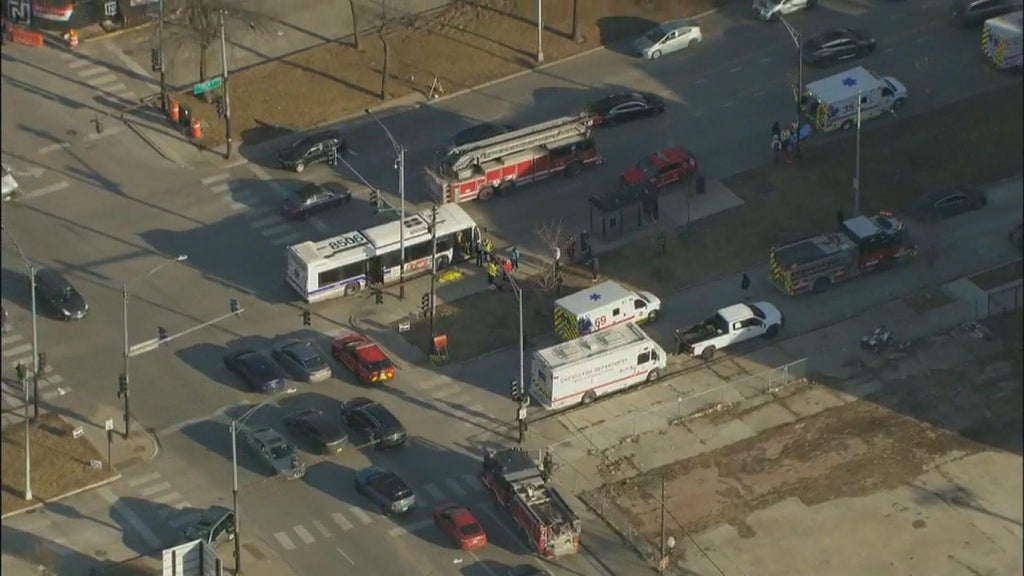 20 hurt, 2 seriously, in CTA bus crash with car in Bronzeville, Chicago ...