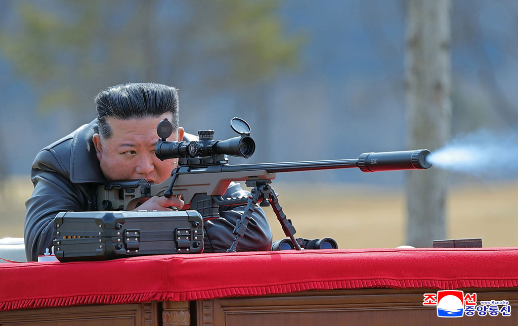 North Korea’s Kim gifts rifles to officials and his daughter takes aim ...