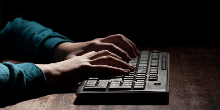 Violencia digital: cómo el odio en redes busca silenciar a las mujeres
