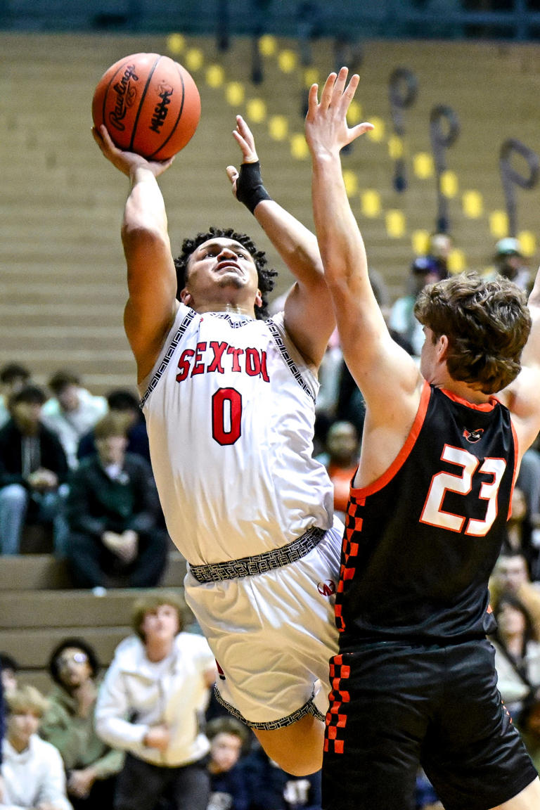 Big second half propels Sexton hoops to second straight district title