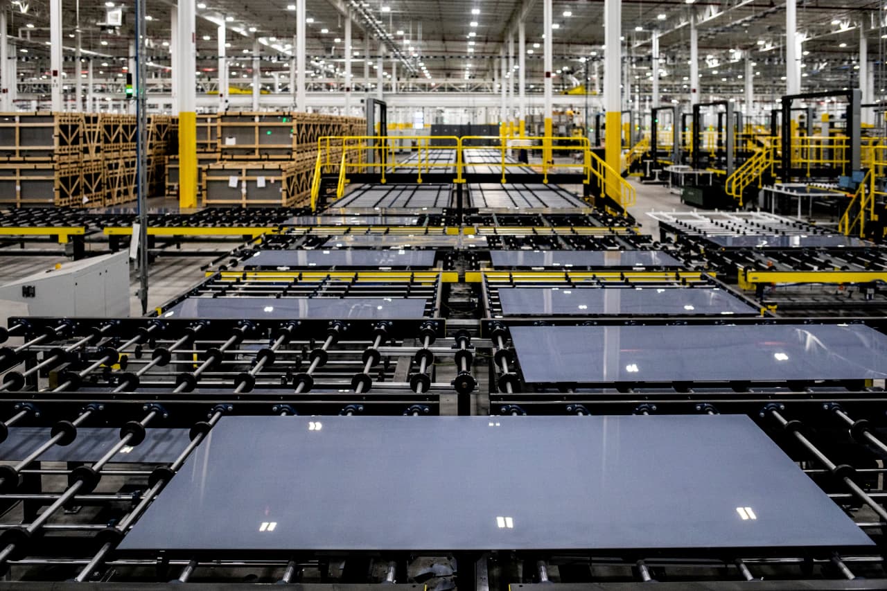 Solar stocks crashed this week. Why the problems could last.