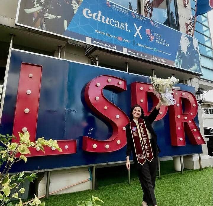 AA1XekNd 9 potret Ersa Mayori lulus tesis, jadi master komunikasi
