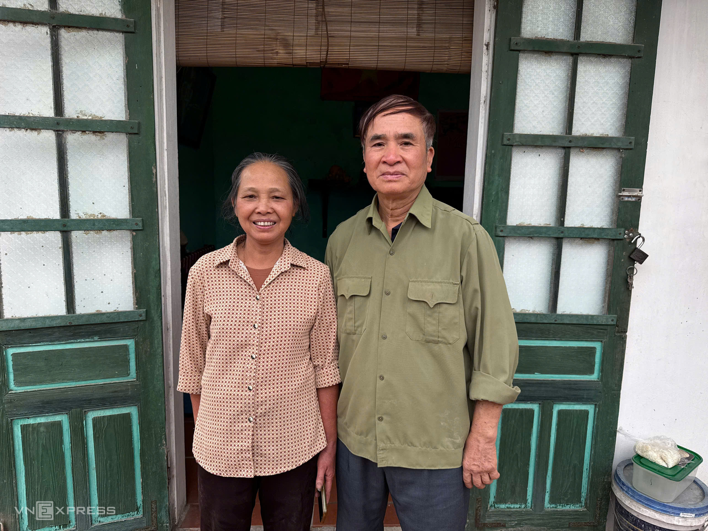 Vợ chồng nghèo cắt đất, tặng nhà cho hàng xóm