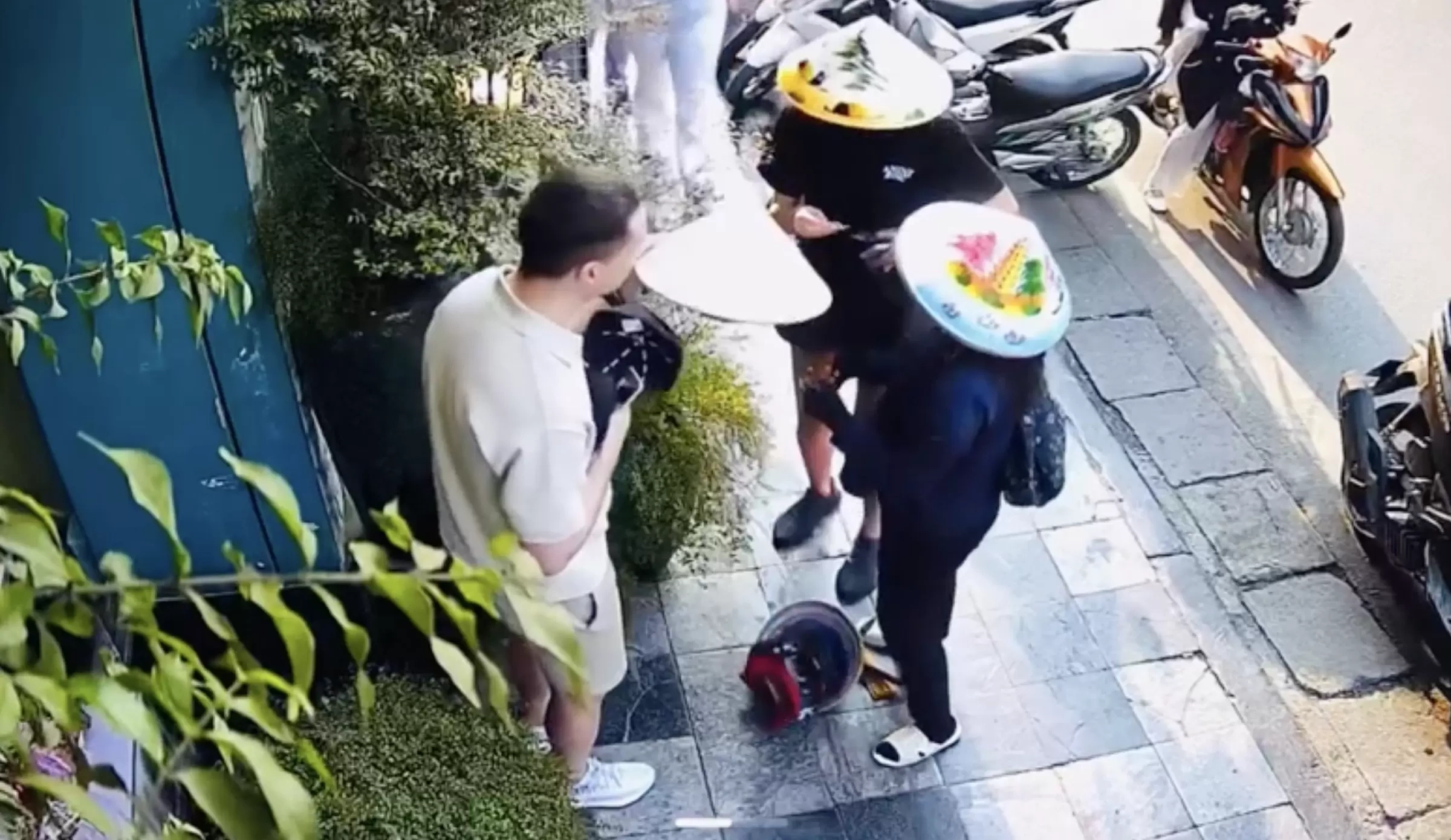 Cách các nước láng giềng đối phó nạn 'chặt chém' du khách