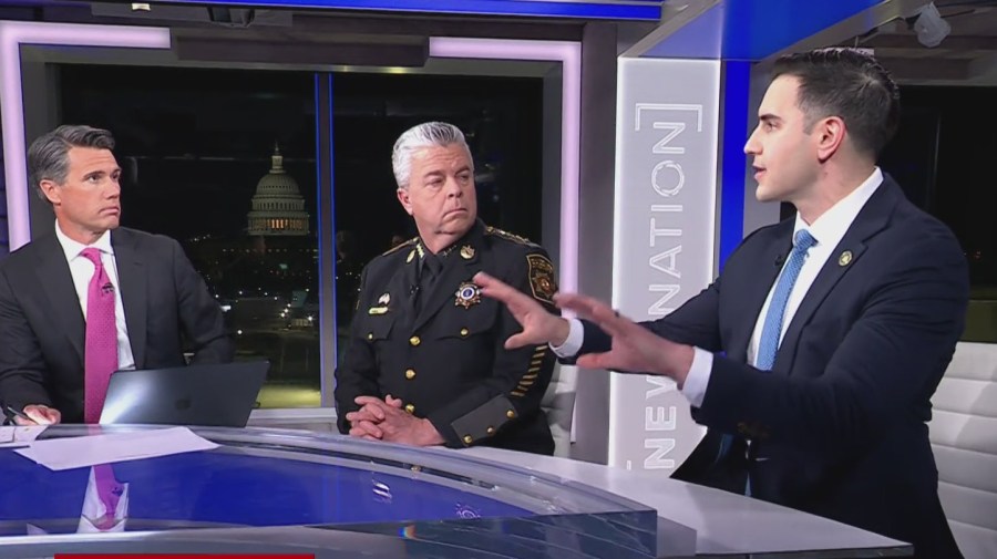 2 sheriffs disagree on cooperating with ICE<br><br>