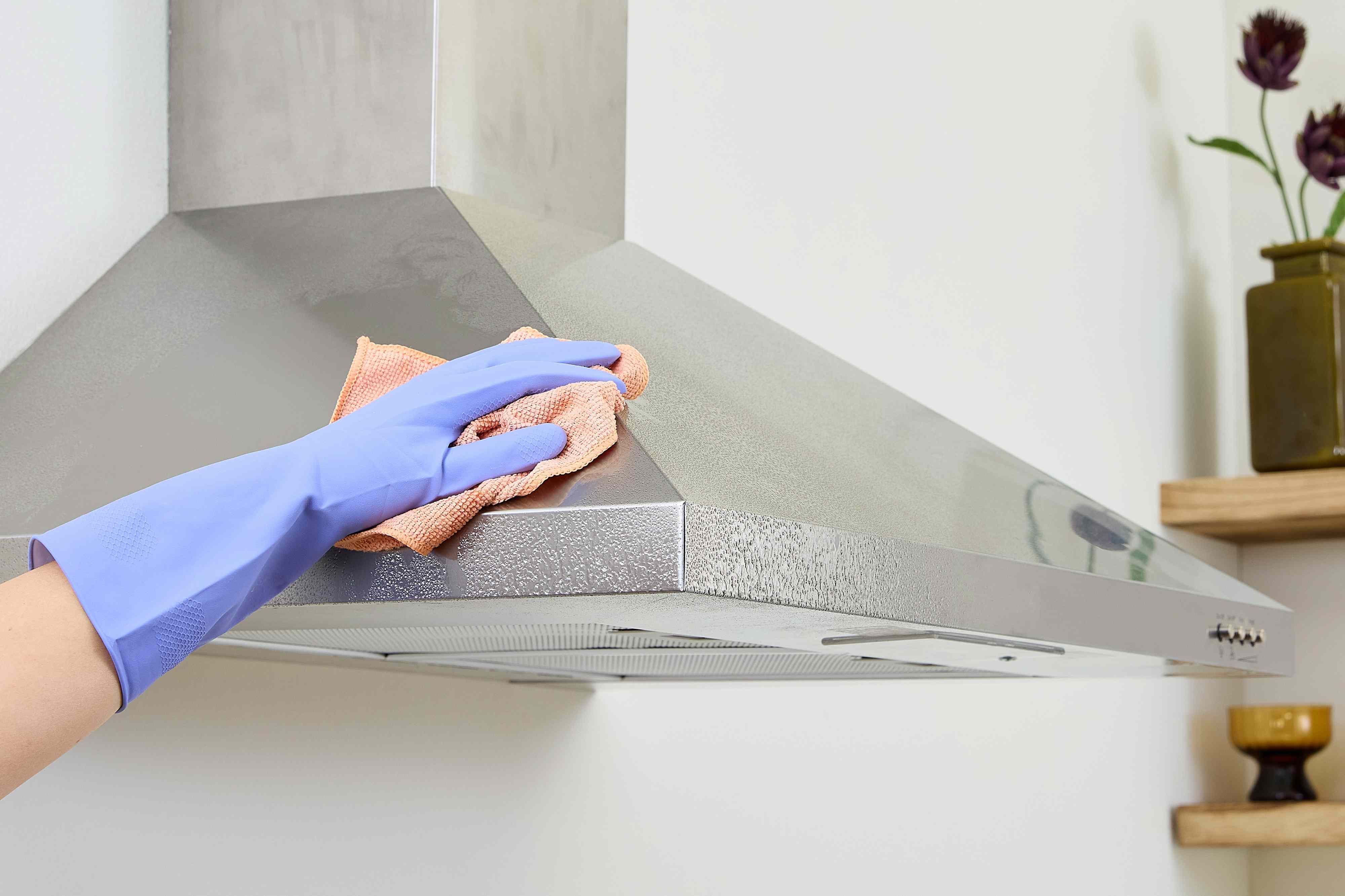 How to clean your range hood filter with vinegar and finally get that