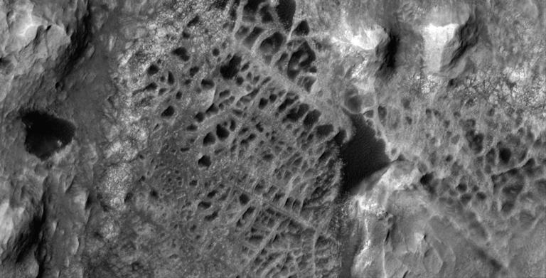 NASA rover exploring strange, haunting structures on Mars