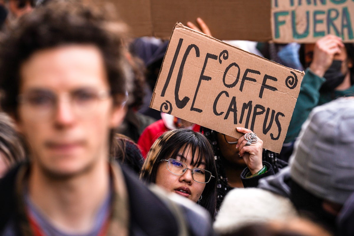 ICE 'posed as police looking for missing child'