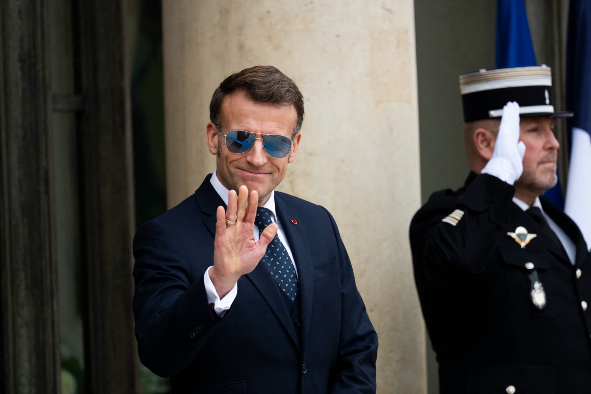 « Il crée une tendance » : le style vestimentaire d'Emmanuel Macron ...