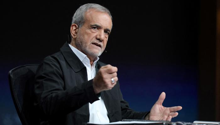 أول تعليق من رئيس إيران بعد استهدافه في الهجوم الإسرائيلي الأمريكي