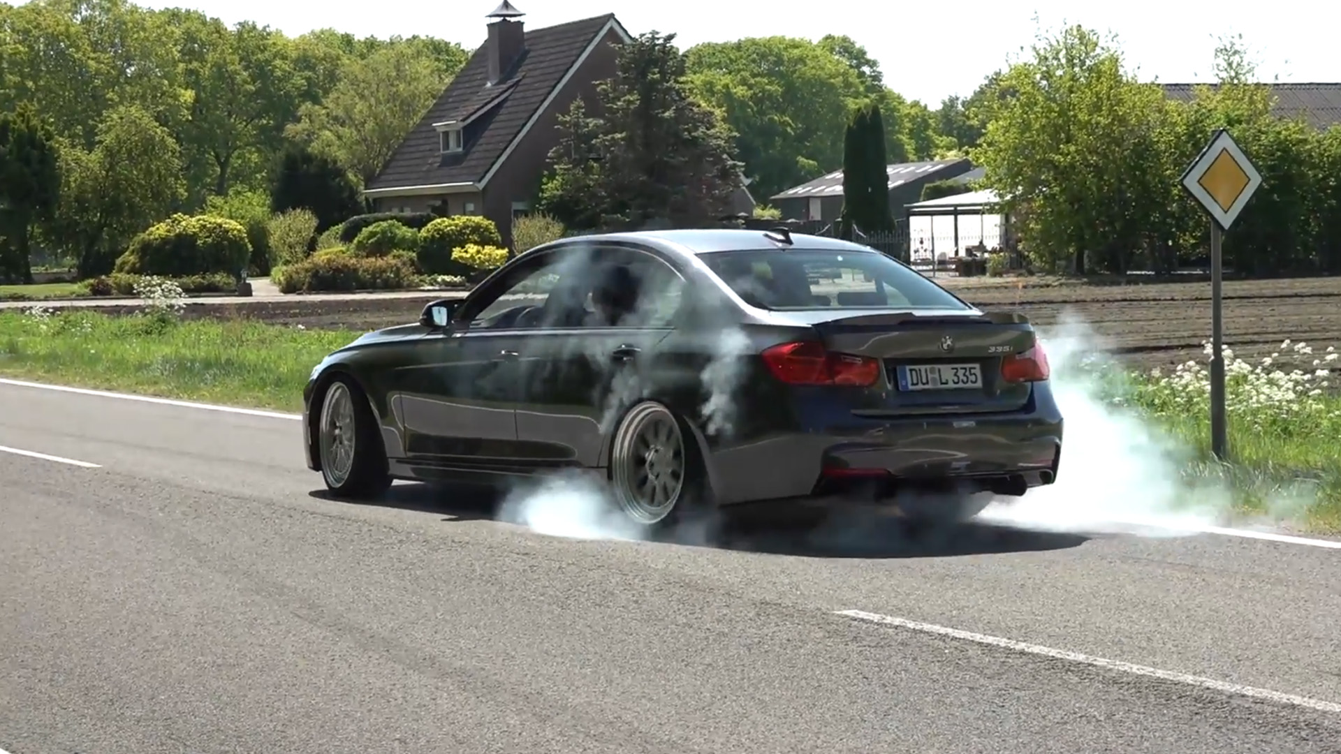 BMW F30 brutal burnout and accelerating on public road