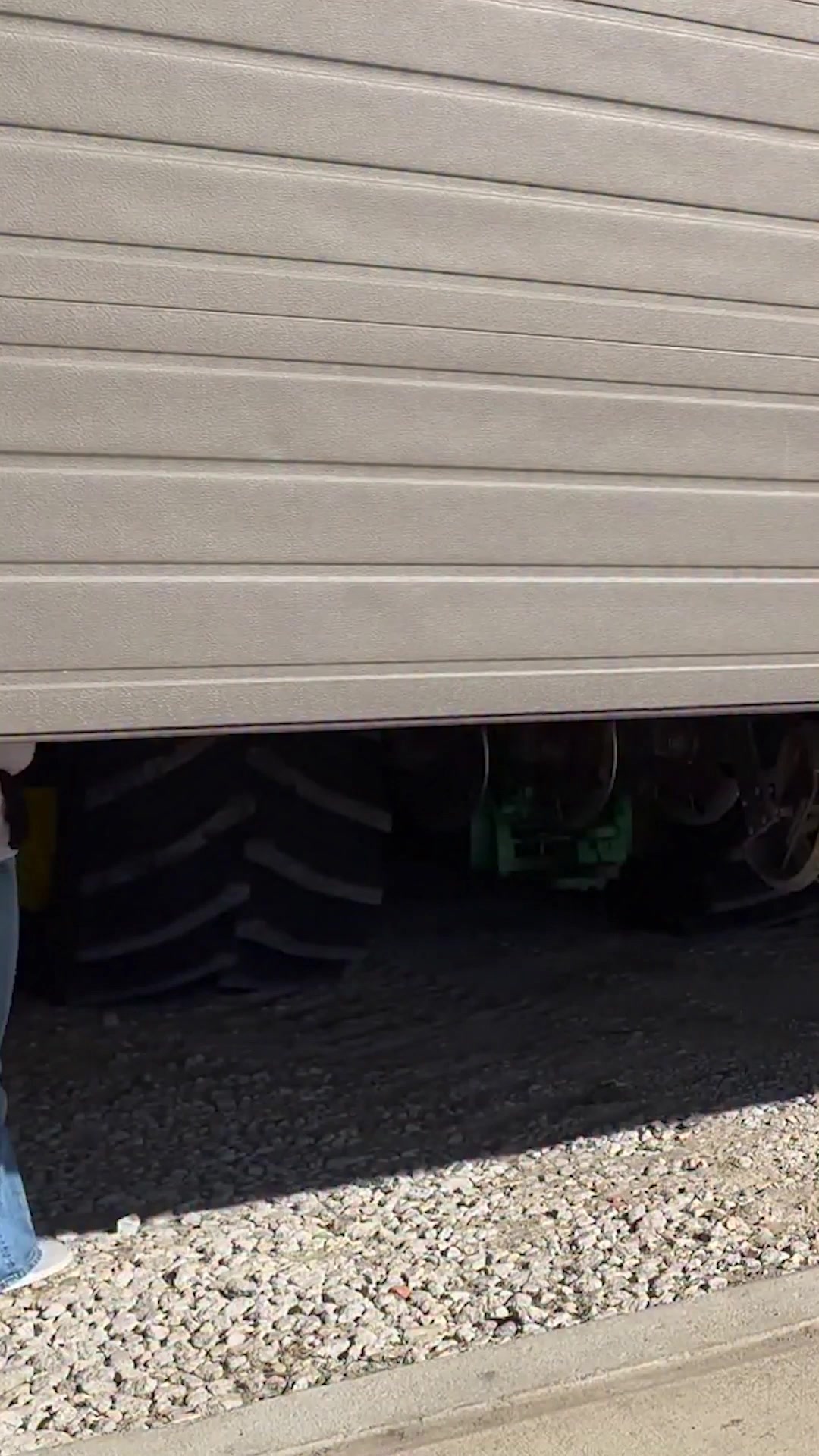 Closing pivot tracks