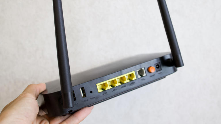 5 devices you should never plug into your router's USB port