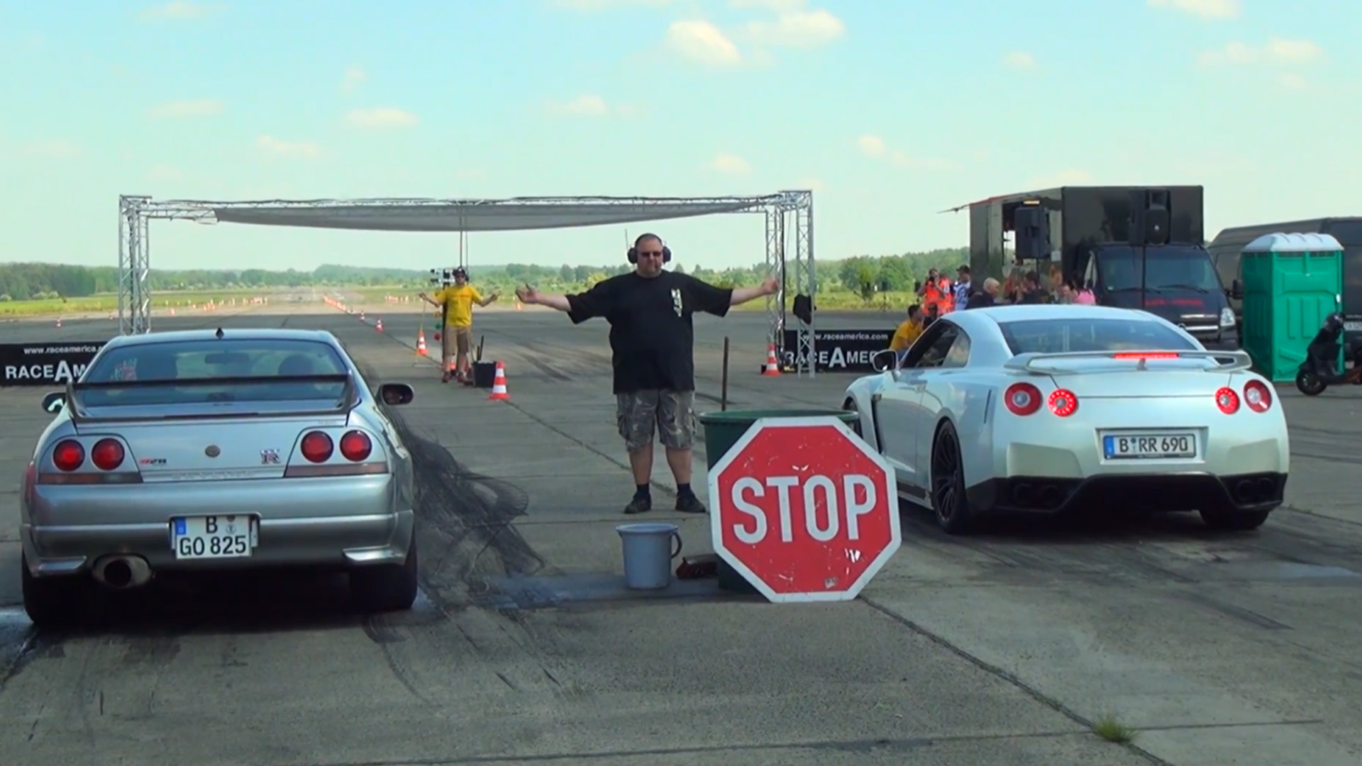 Nissan GTR R35 and R33 compete in drag and burnout showdown