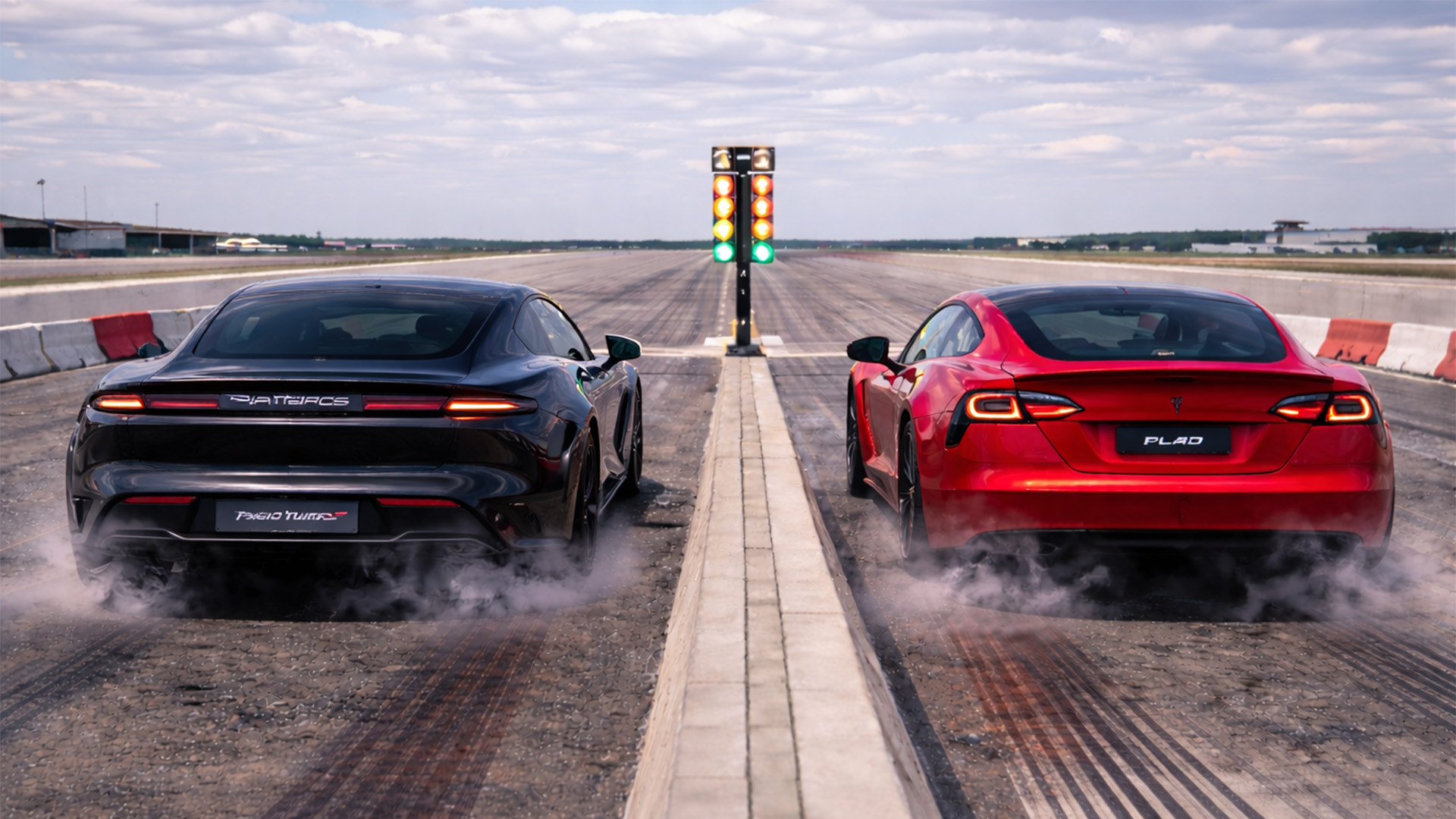 1,020 HP Tesla Model S Plaid vs Porsche Taycan Turbo S drag race