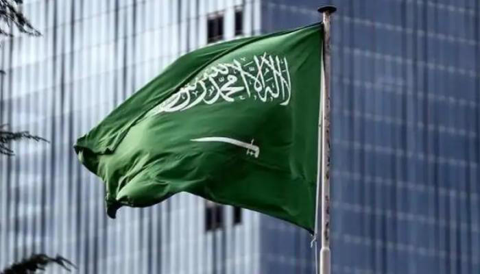 السعودية تتصدى لضربات إيرانية على الرياض وشرق المملكة وتلوّح بالرد