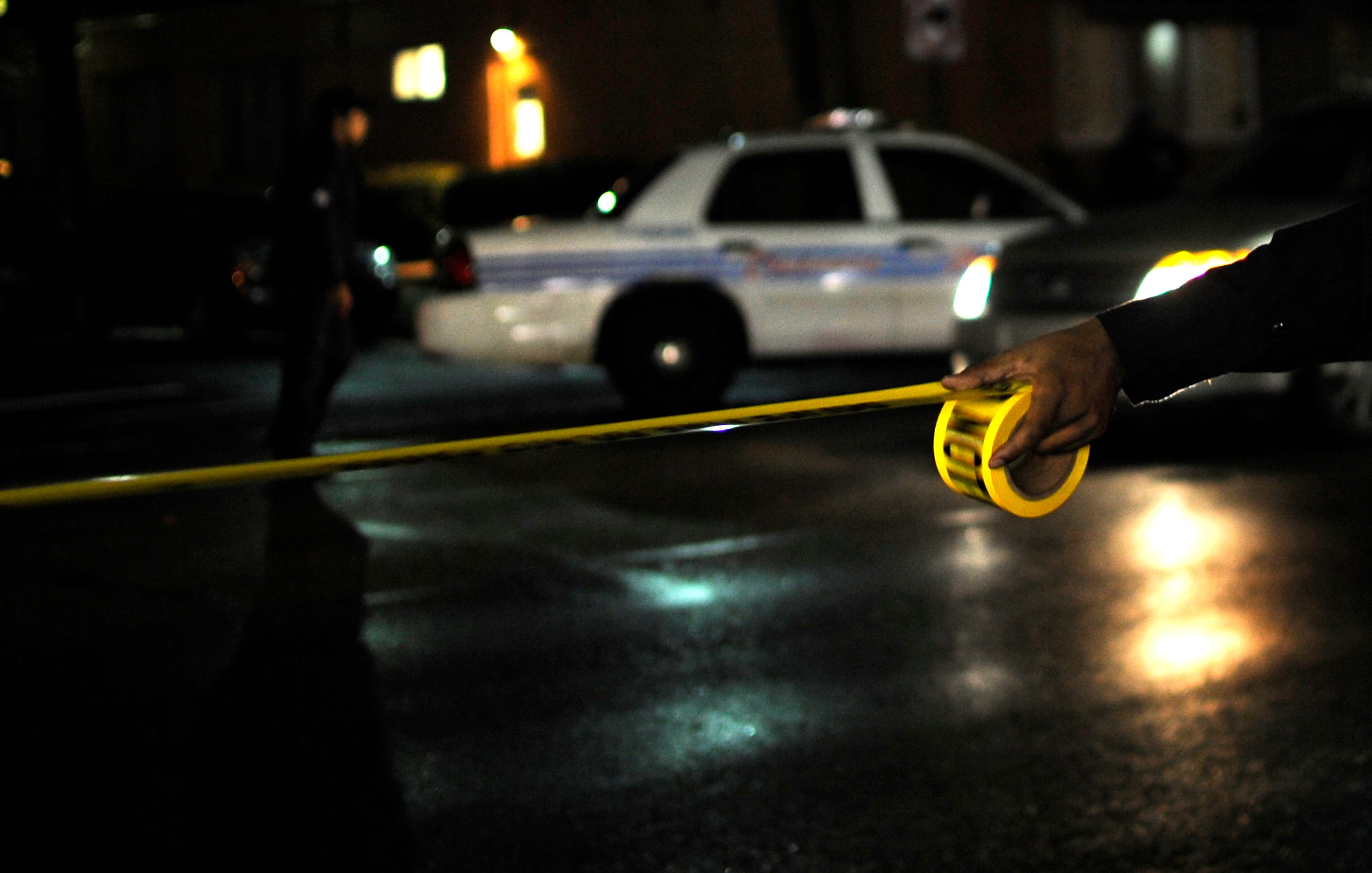 Police: 2 shot dead in vehicles in Detroit