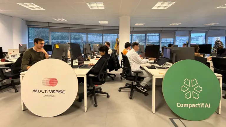 Una empresa española lanza HyperNova 60B, un modelo de IA comprimido y ...
