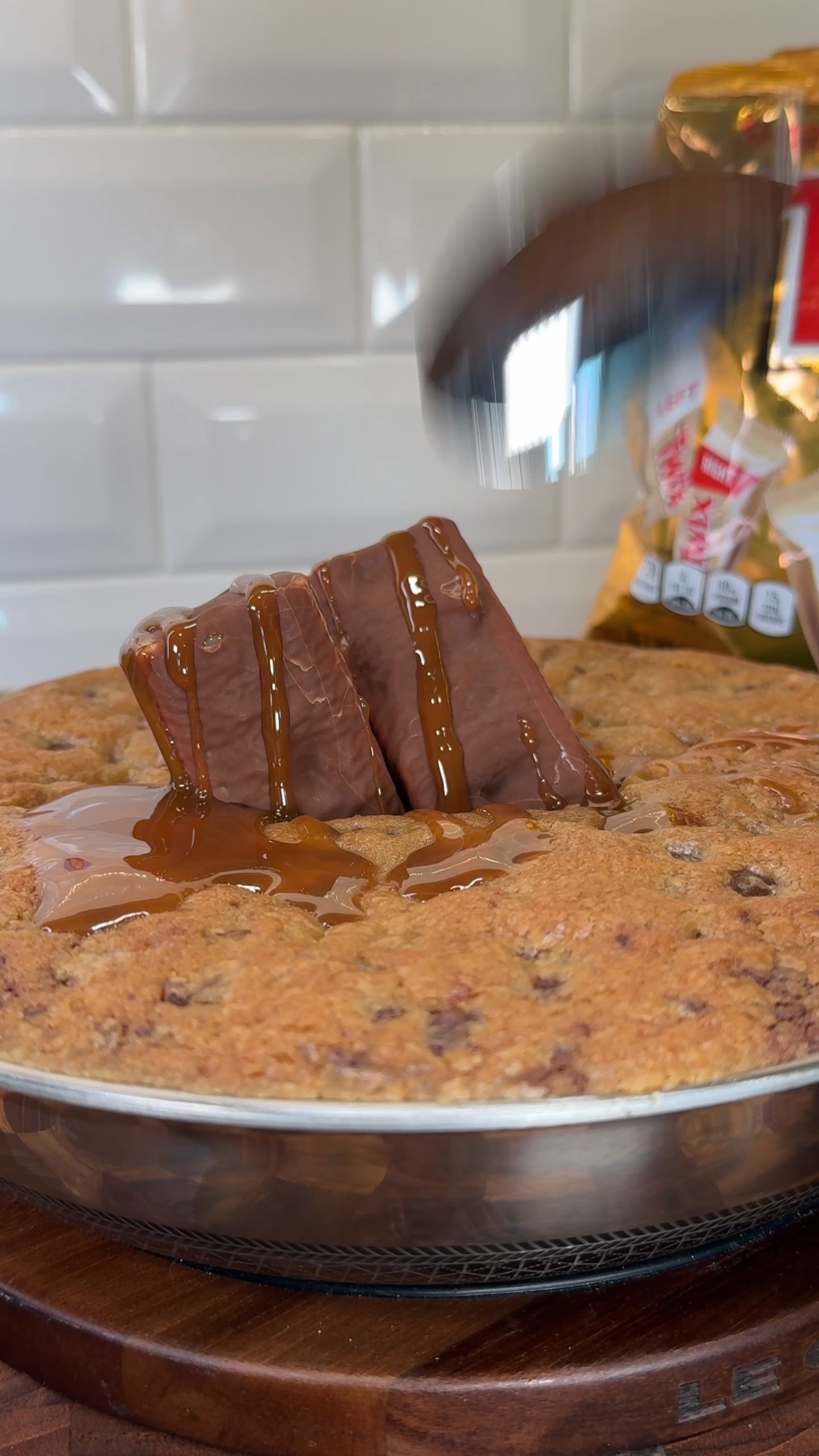 Twix cookie pie