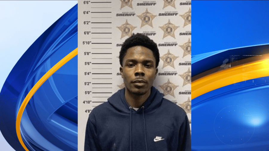 Driver arrested, passenger on the run after police chase in Morgan County