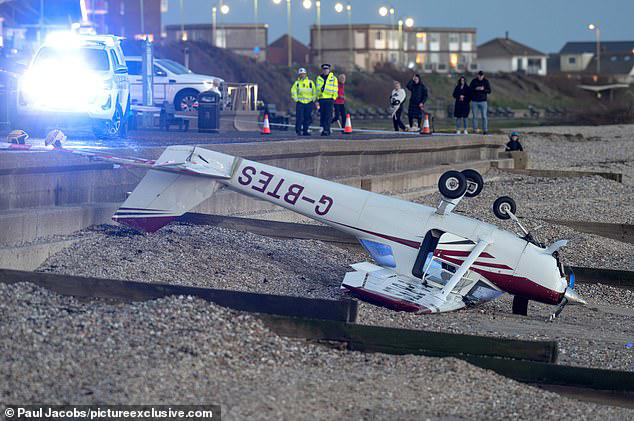 Plane crashes into popular UK beach as pilot forced to crawl from the ...