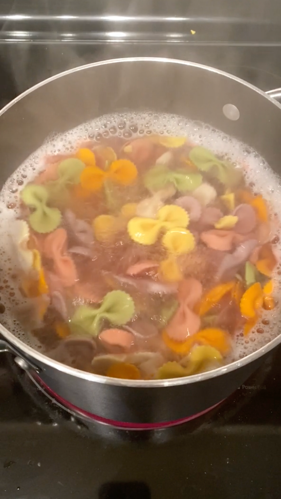 Screenshot of a Reddit post titled "The way this pasta boils," showing pasta swirling in boiling water. Sidebar with user info and comments section visible