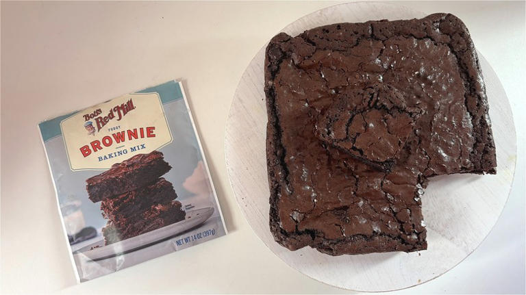 The best Bob's Red Mill dessert baking mix nails a classic