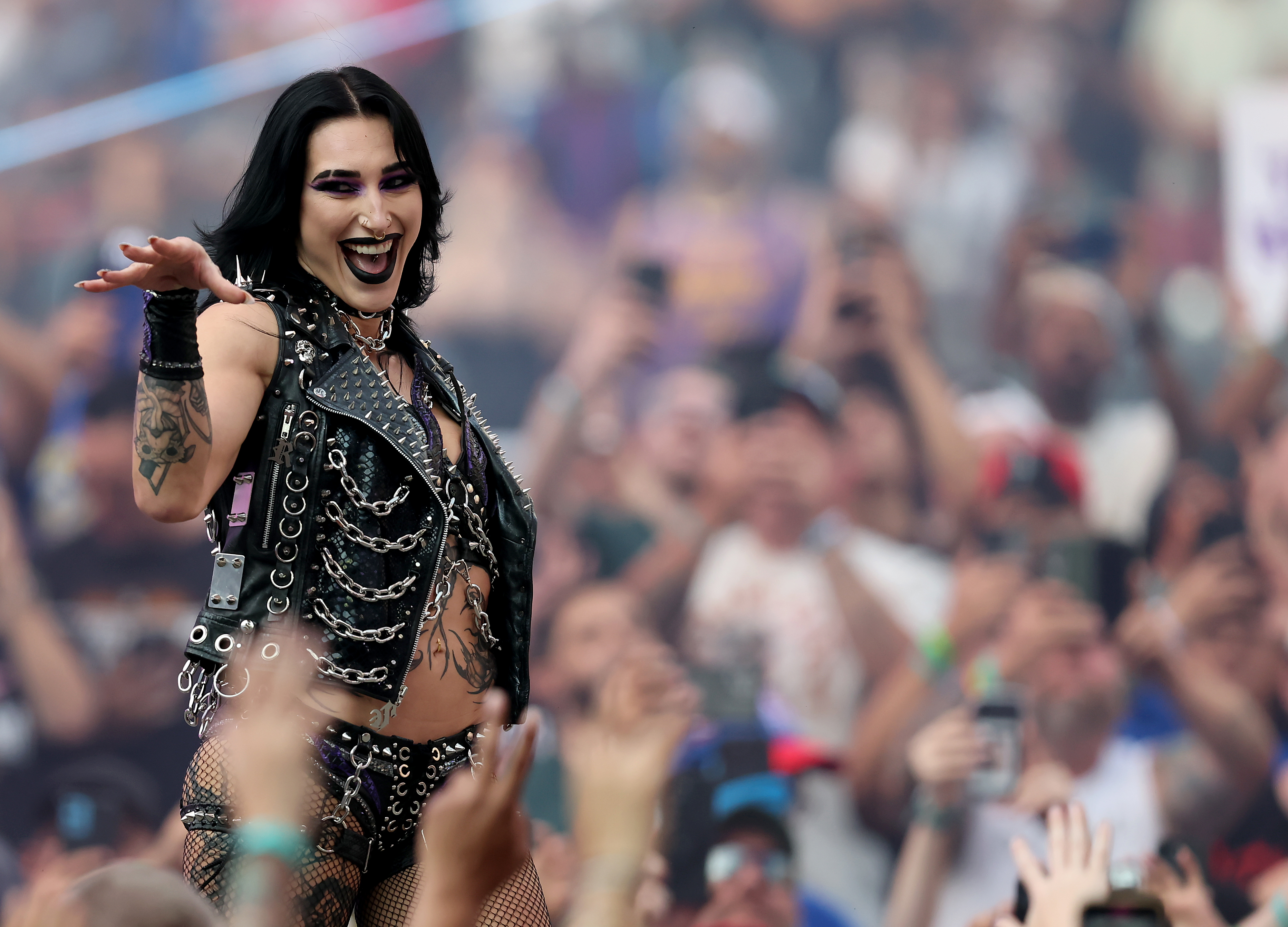 Rhea Ripley fires back at WWE fans criticizing her appearance<br>