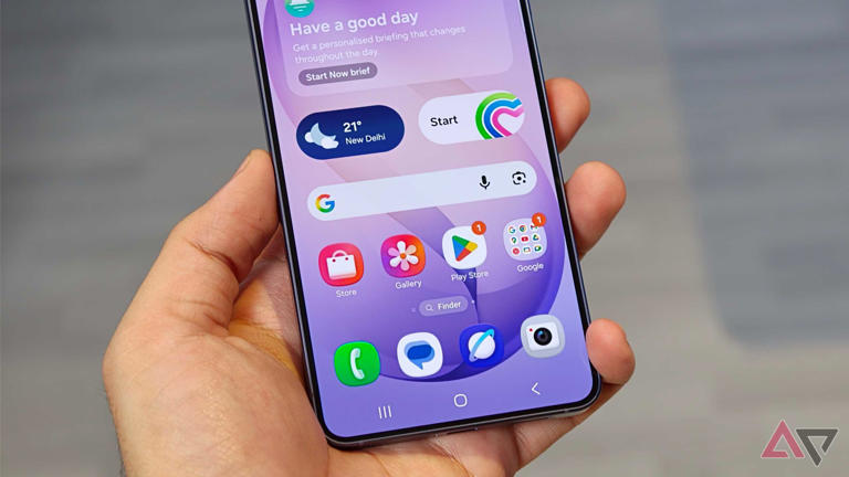 I moved all my favorite apps to the Samsung Edge Panel to clean up my ...