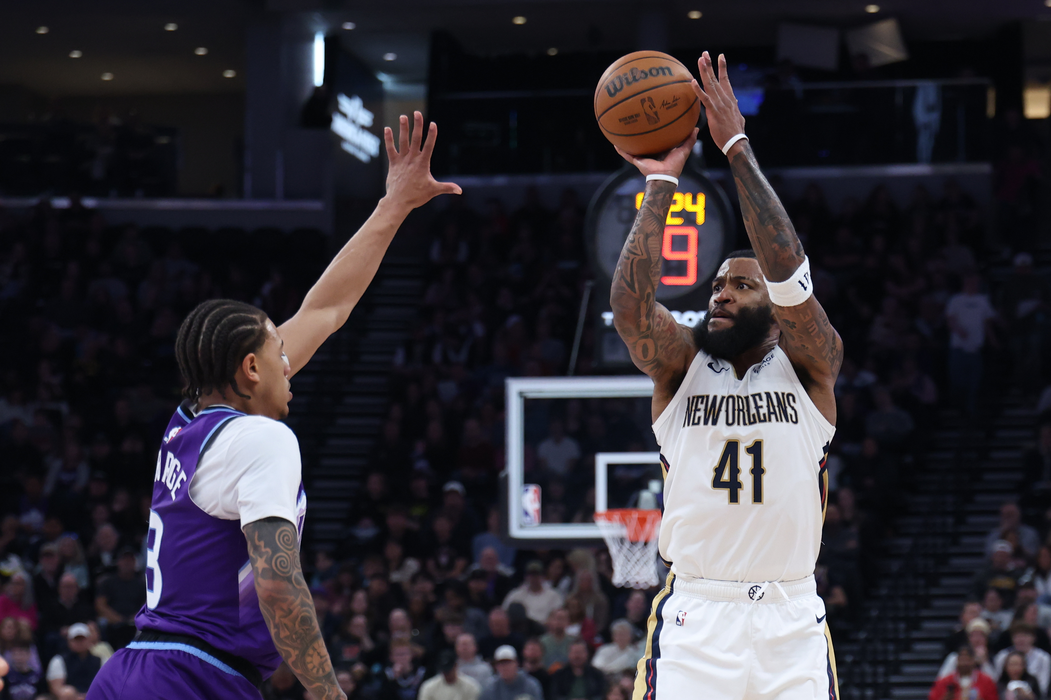 Pelicans beat Jazz 115-105 for 4th straight win after Zion Williamson leaves game with ankle injury<br>
