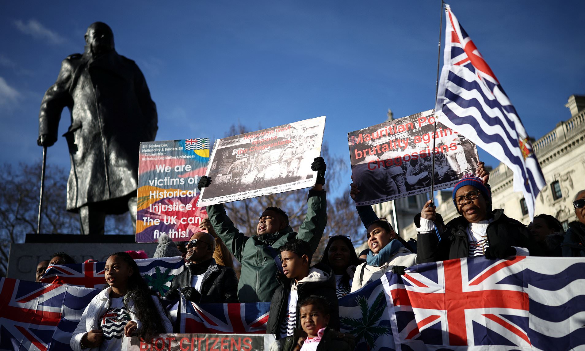 Starmer's Chagos Islands surrender deal faces threat of legal challenge ...
