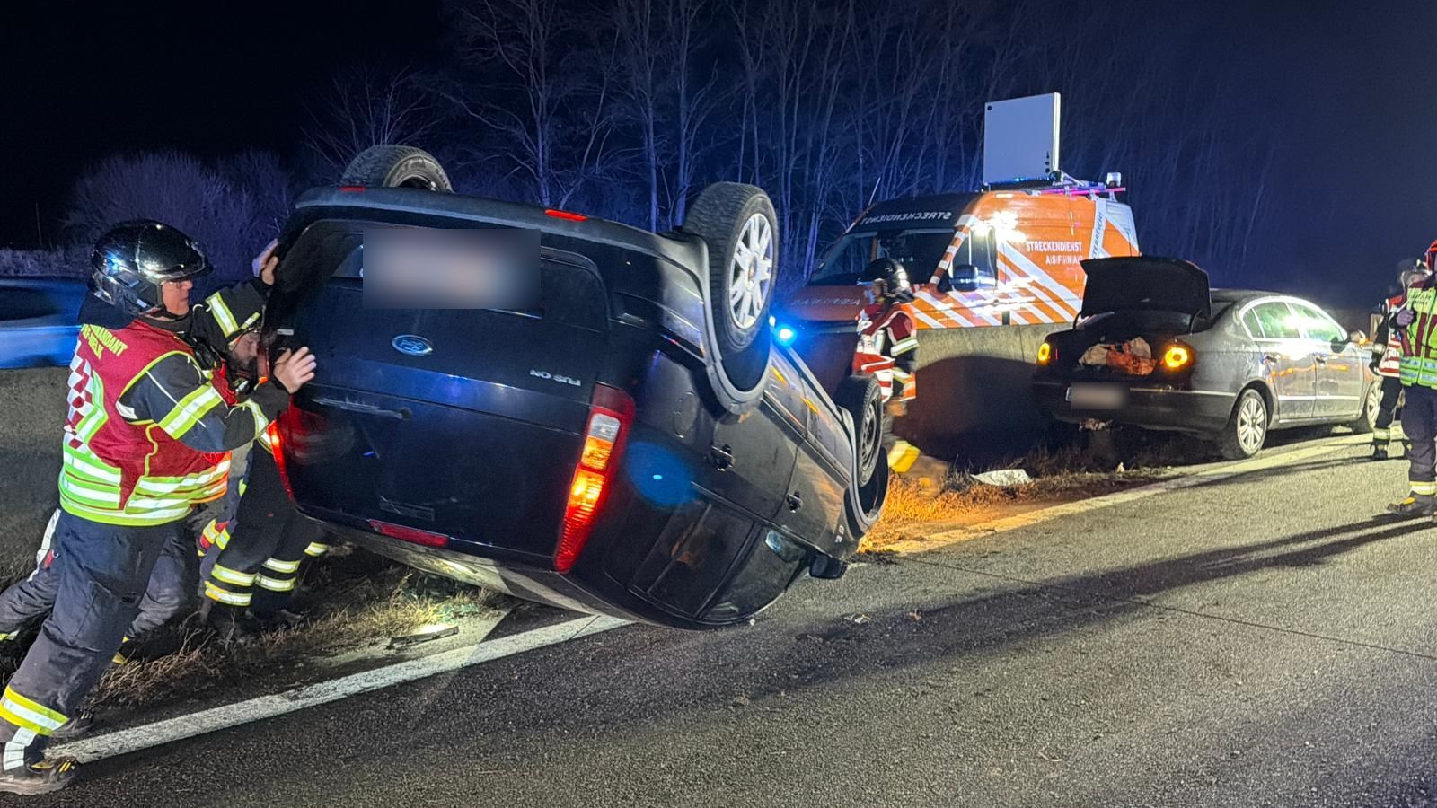 Ein schwerer Verkehrsunfall hat in der Nacht auf der Westautobahn bei Melk für einen Großeinsatz gesorgt.