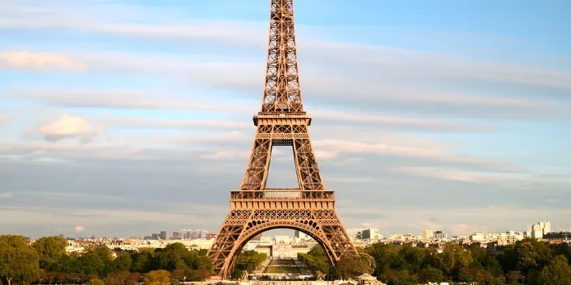 10 famous landmarks that nearly didn't get built