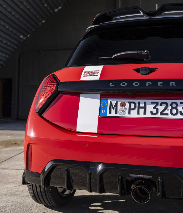 Mini hyllar Monte Carlo-segern med exklusiv modell