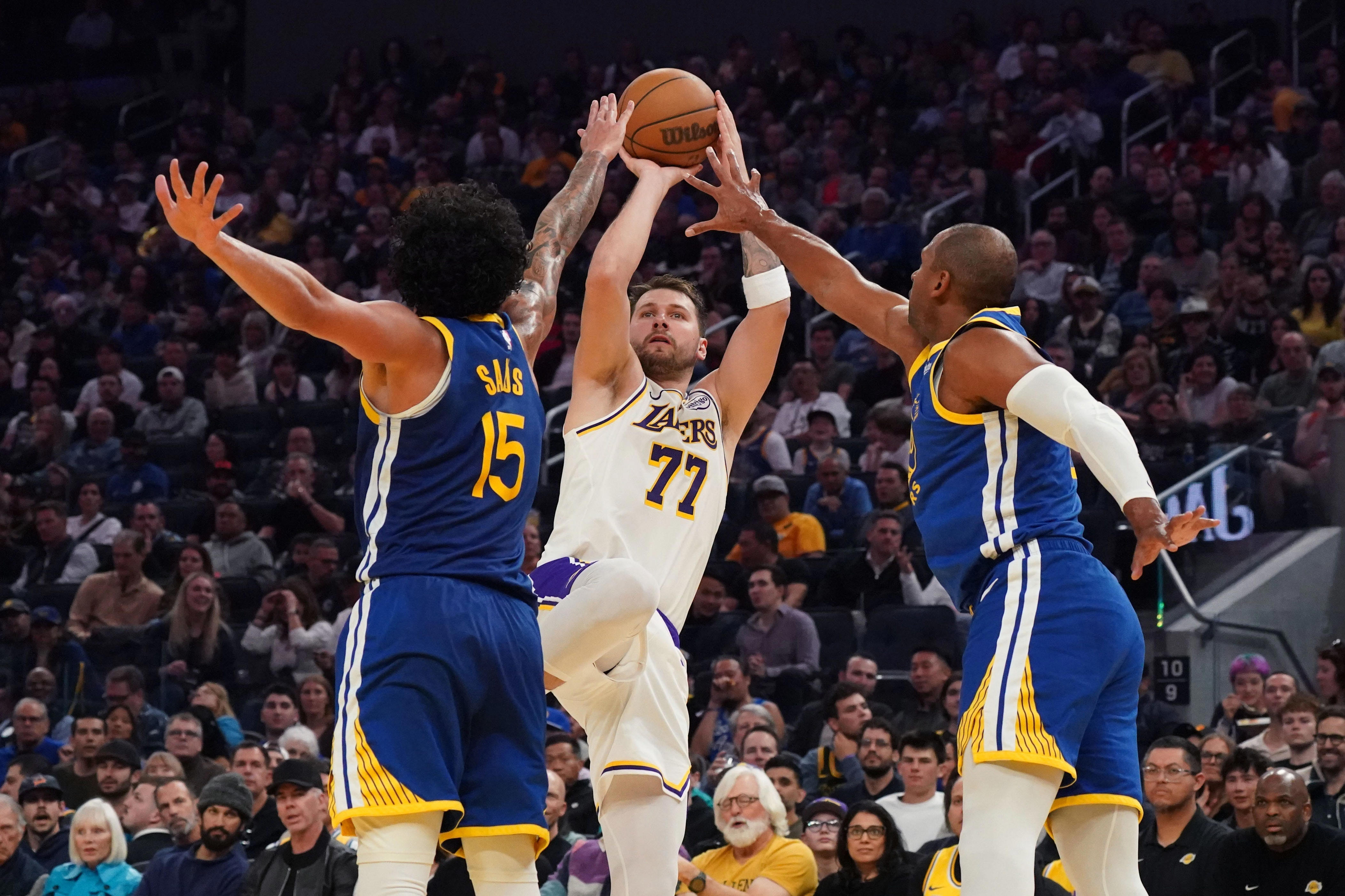 Warriors suffer blowout loss in primetime vs. Lakers, 129-101