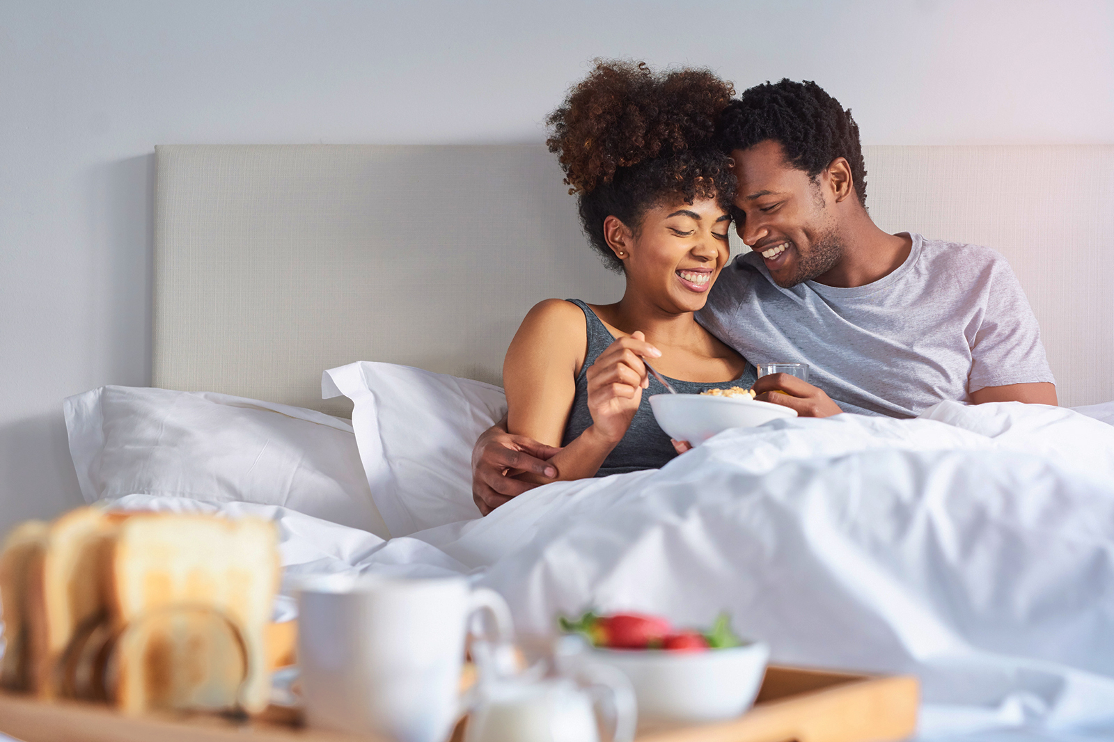 Aquarius & Gemini Compatibility: An Easy, Breezy Connection