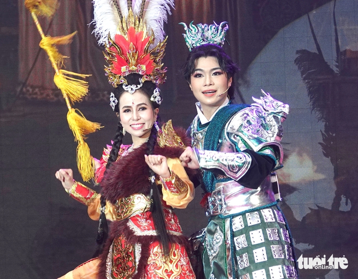 Hotboy Trọng Nhân của Huỳnh Long chạy sô giữa kịch và cải lương mùa Tết