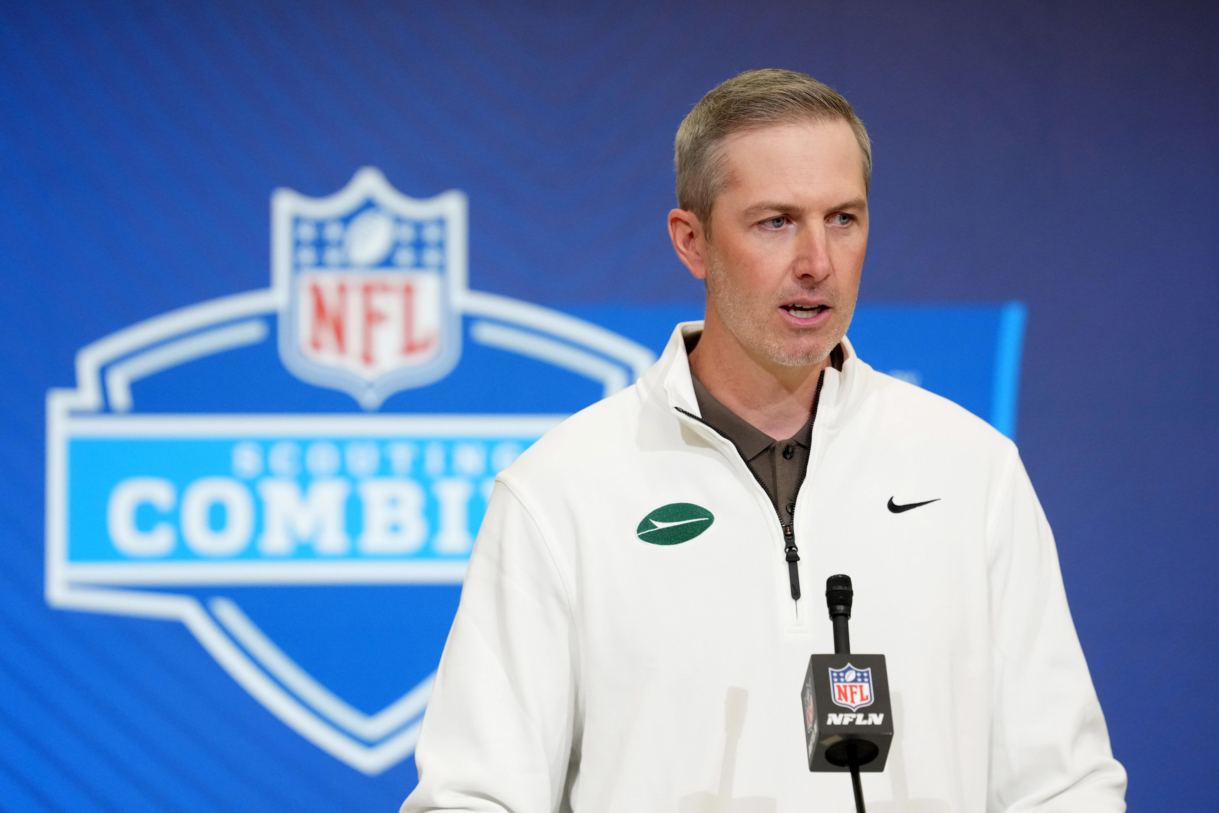 Jets cautioned by NFL legend Jimmy Johnson to use draft picks wisely