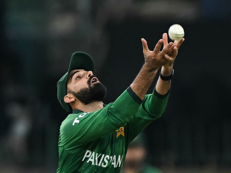 Pakistan great comes to son-in-law Shadab Khan's defence after T20 ...