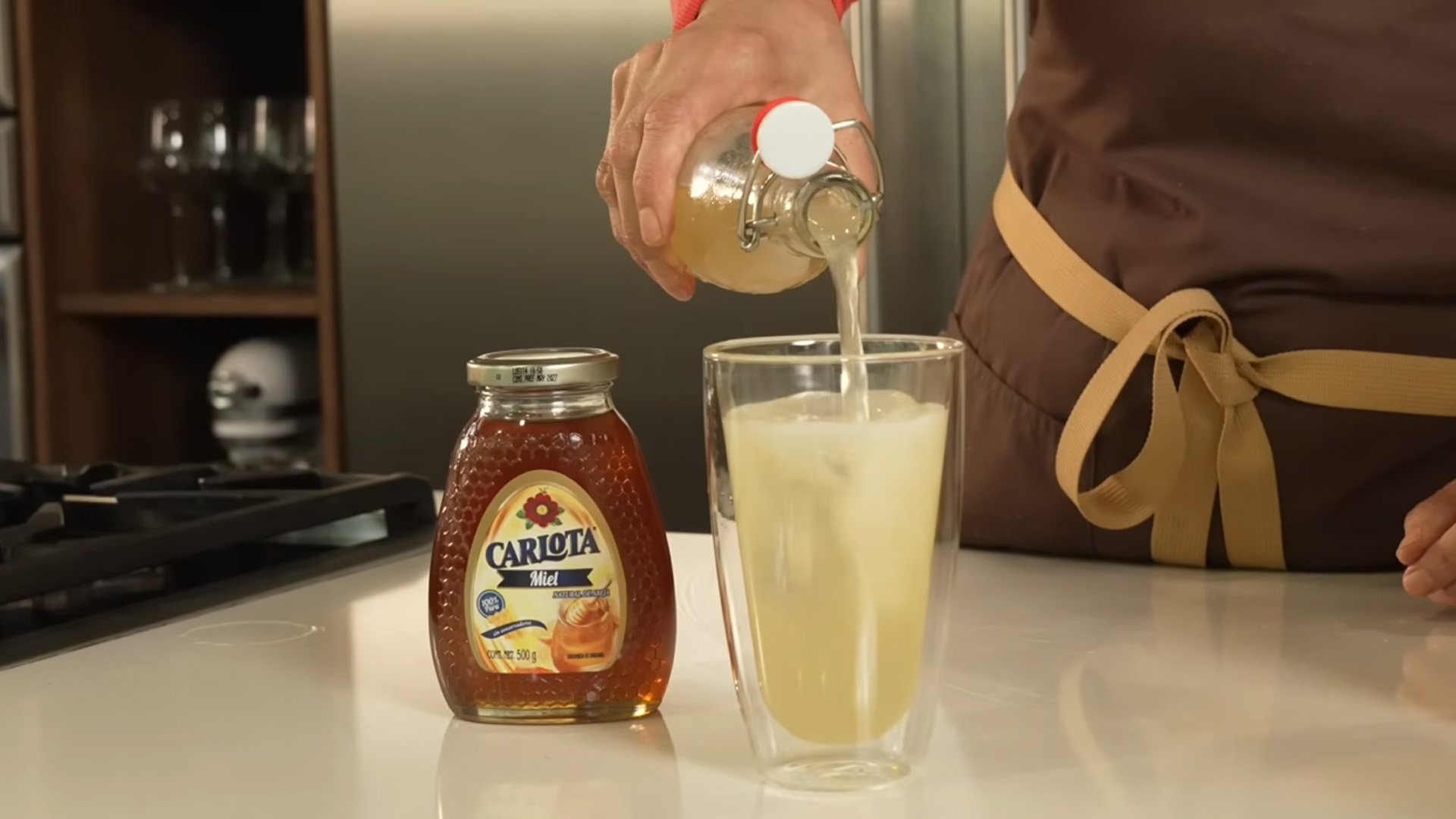 Bebida refrescante y nutritiva con miel pura que puedes preparar en casa