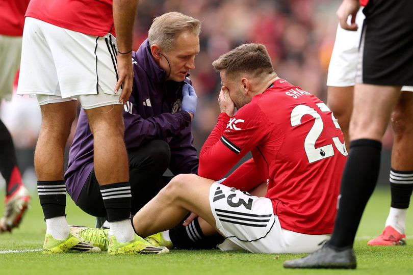 Man Utd suffer injury blow as star limps off minutes into Crystal ...