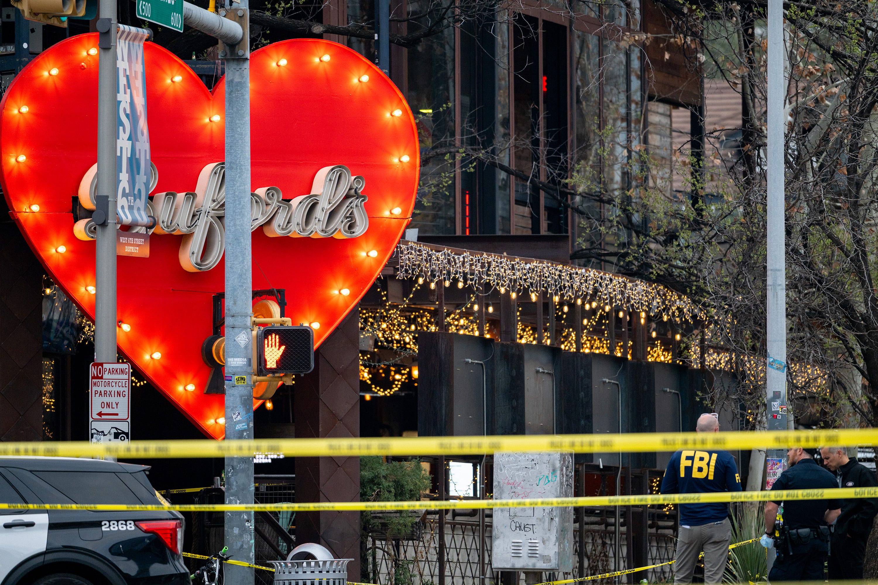 At least 2 dead, 14 injured after Texas bar shooting