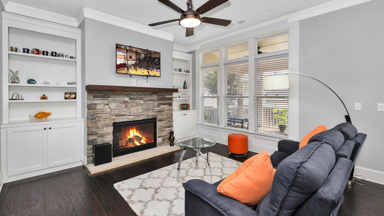 Complete guide to choosing a modern fireplace: models, uses, and ...