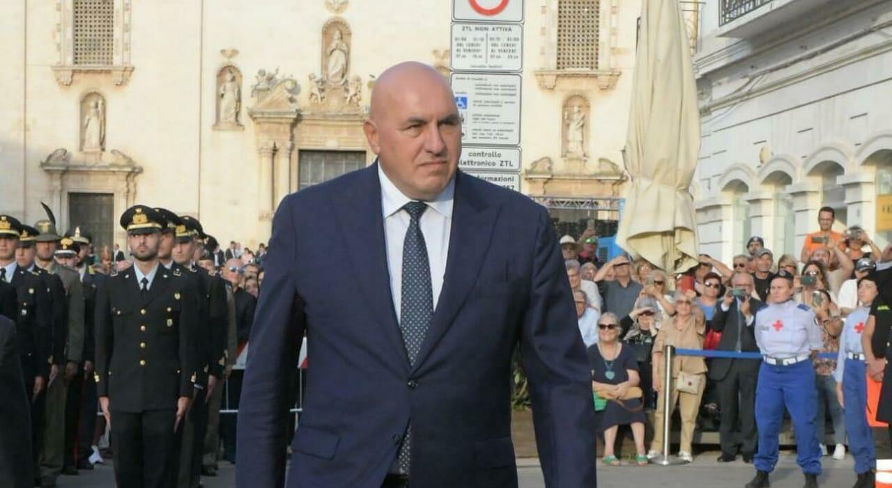 Crosetto rientra da Dubai: la compagna pugliese e i figli restano ...