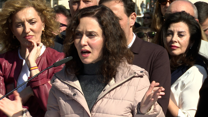 Ayuso reprocha que familiares de Zapatero han facturado de Plus Ultra