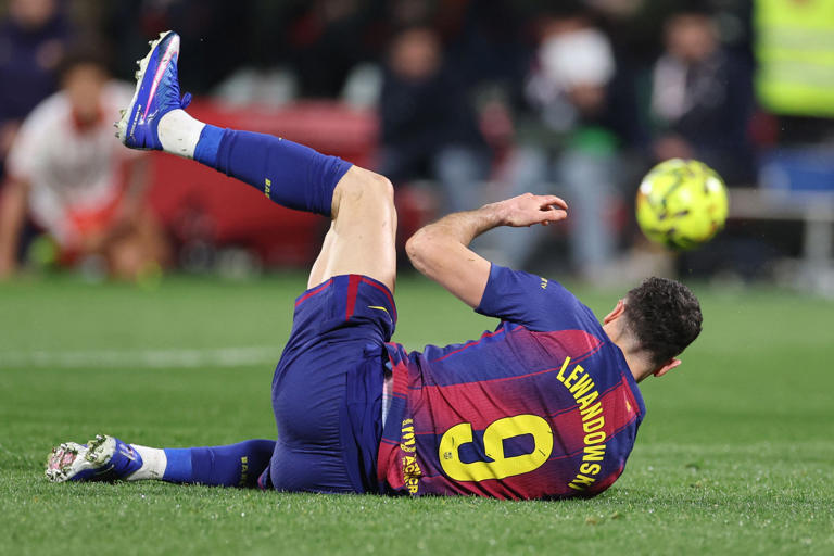 Lewandowski to miss Copa del Rey semifinal Atlético Madrid: what injury ...