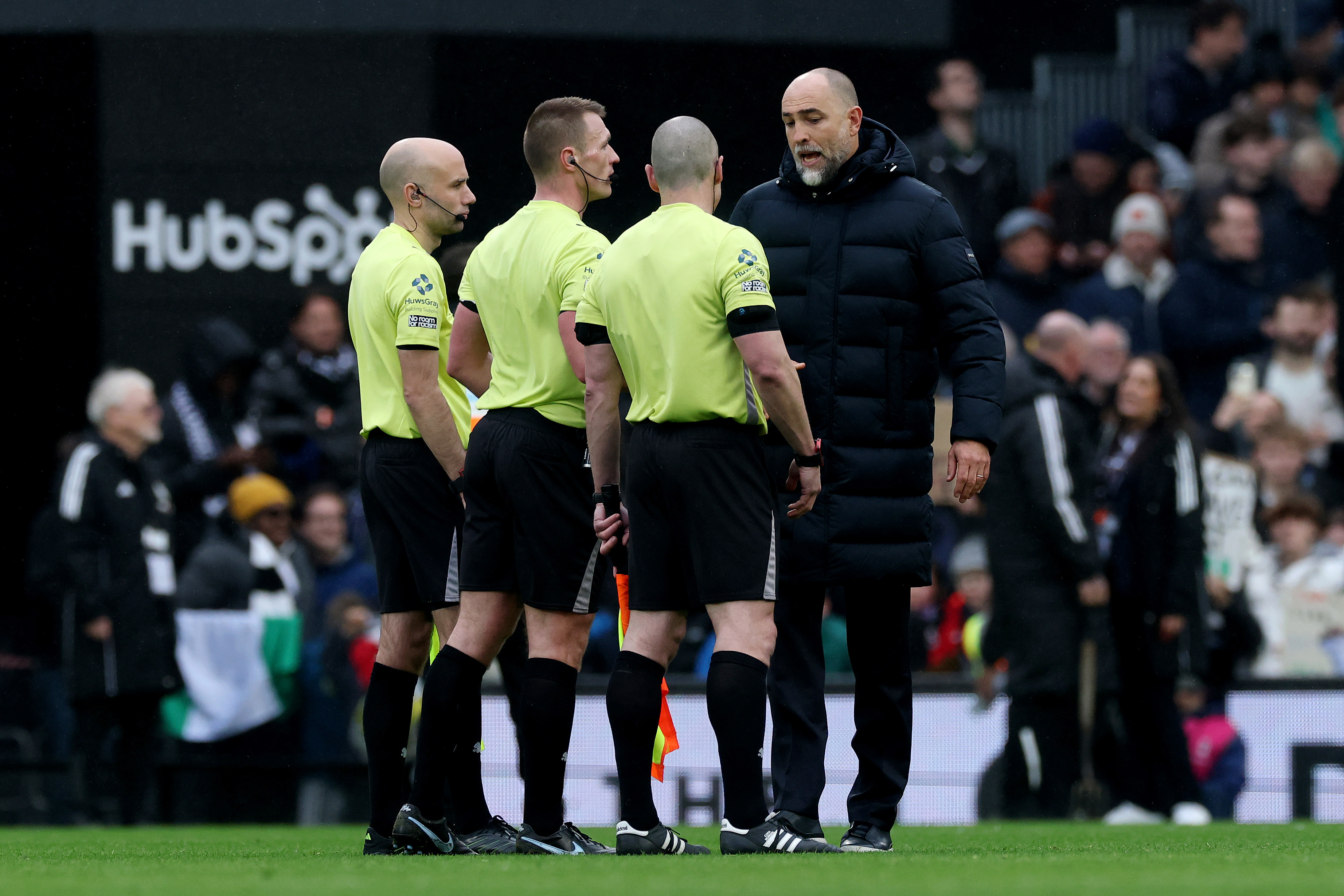 Spurs coach blasts 'home team referee' amid 32-year low