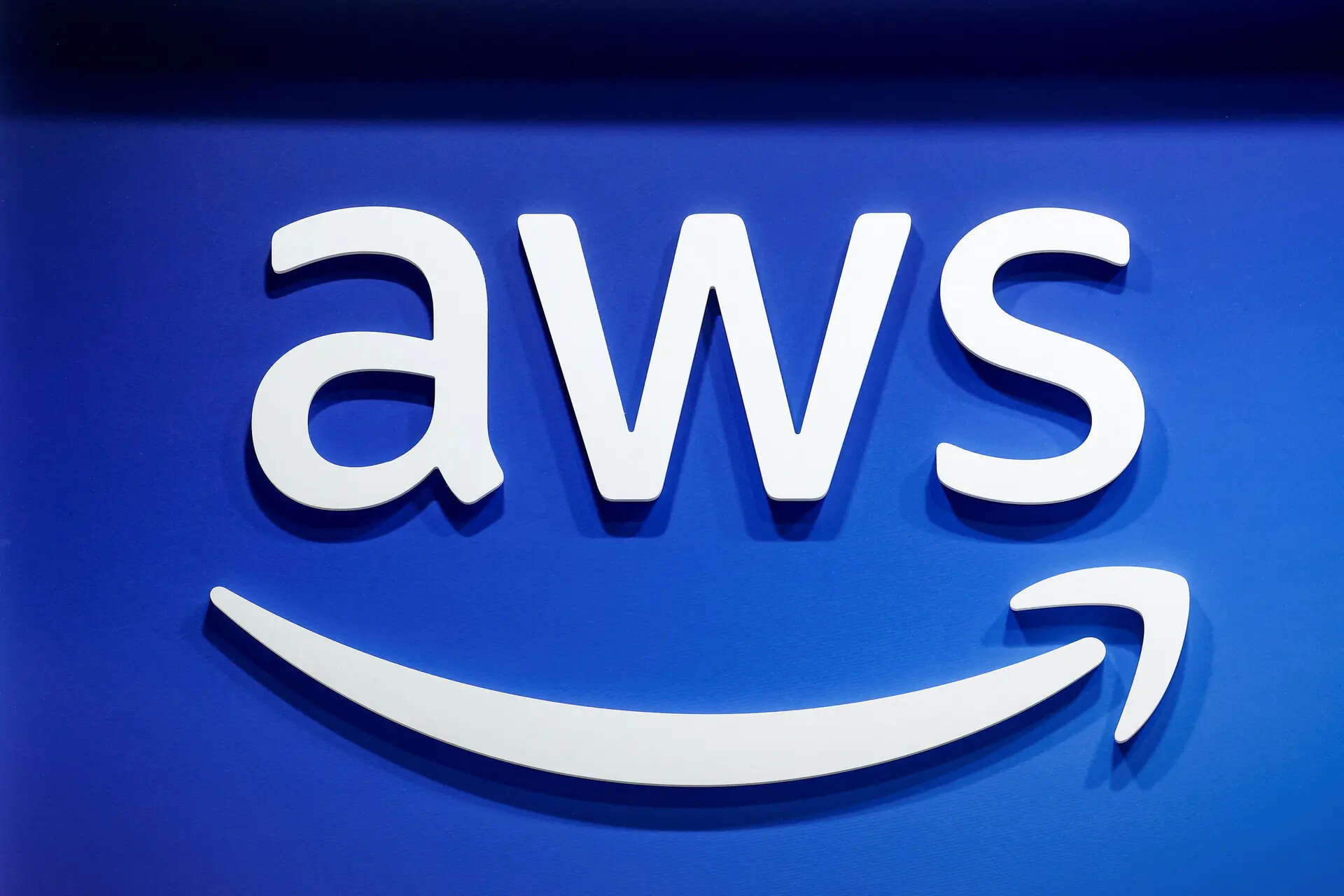 Amazon AWS UAE data center reports fire after 'objects hit', power ...